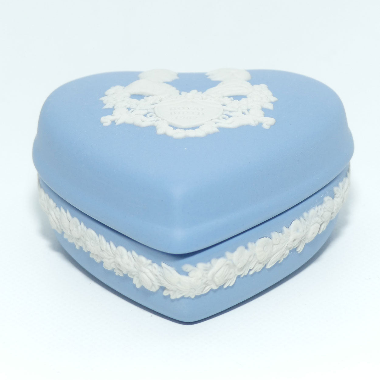 wedgwood-jasper-royalty-1982-royal-birth-heart-trinket-box