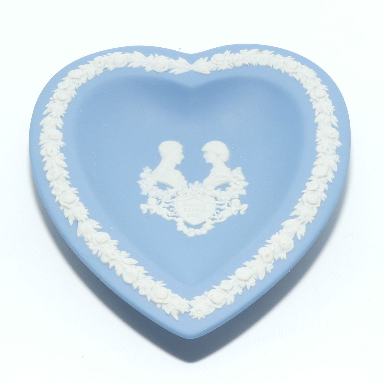 wedgwood-jasper-royalty-1982-royal-birth-heart-shape-tray-no-box