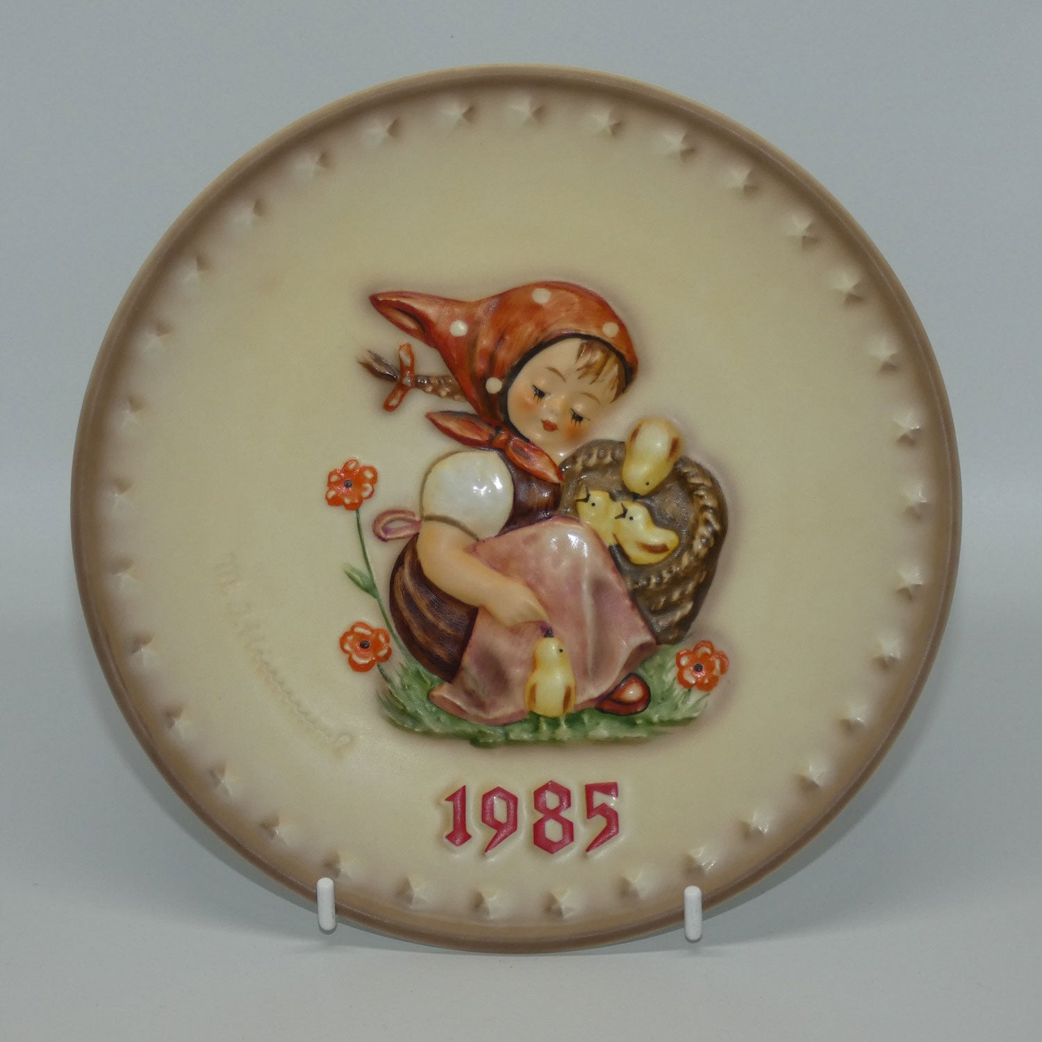 HUM0278 MI Hummel Annual Plate 1985 | Chick Girl