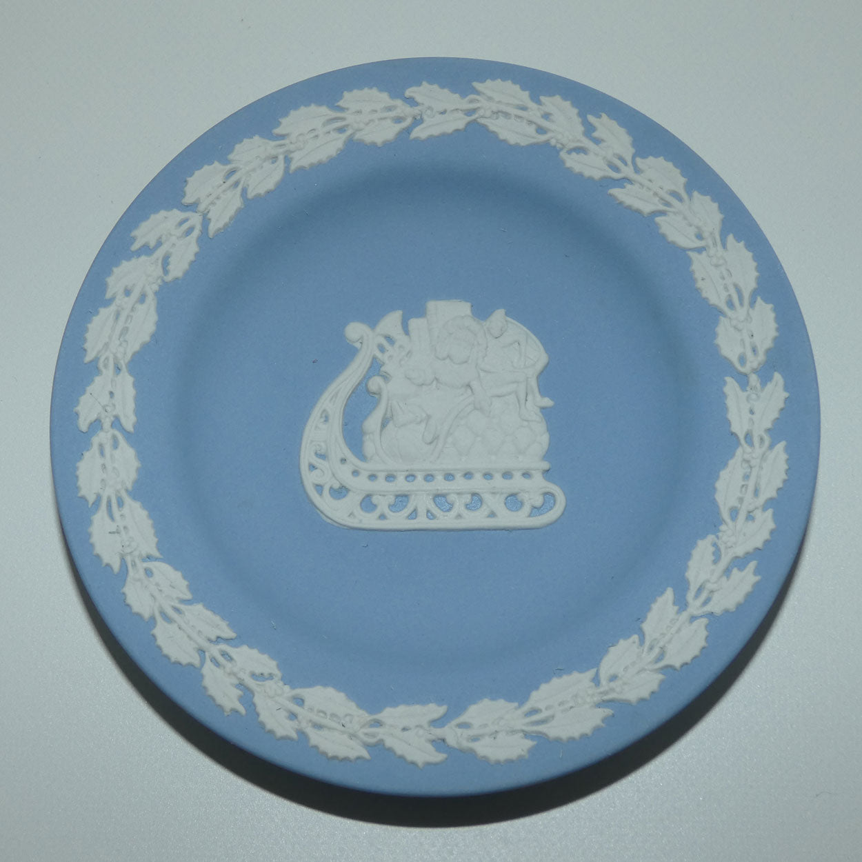 wedgwood-jasper-christmas-plates-1996-christmas-sleigh