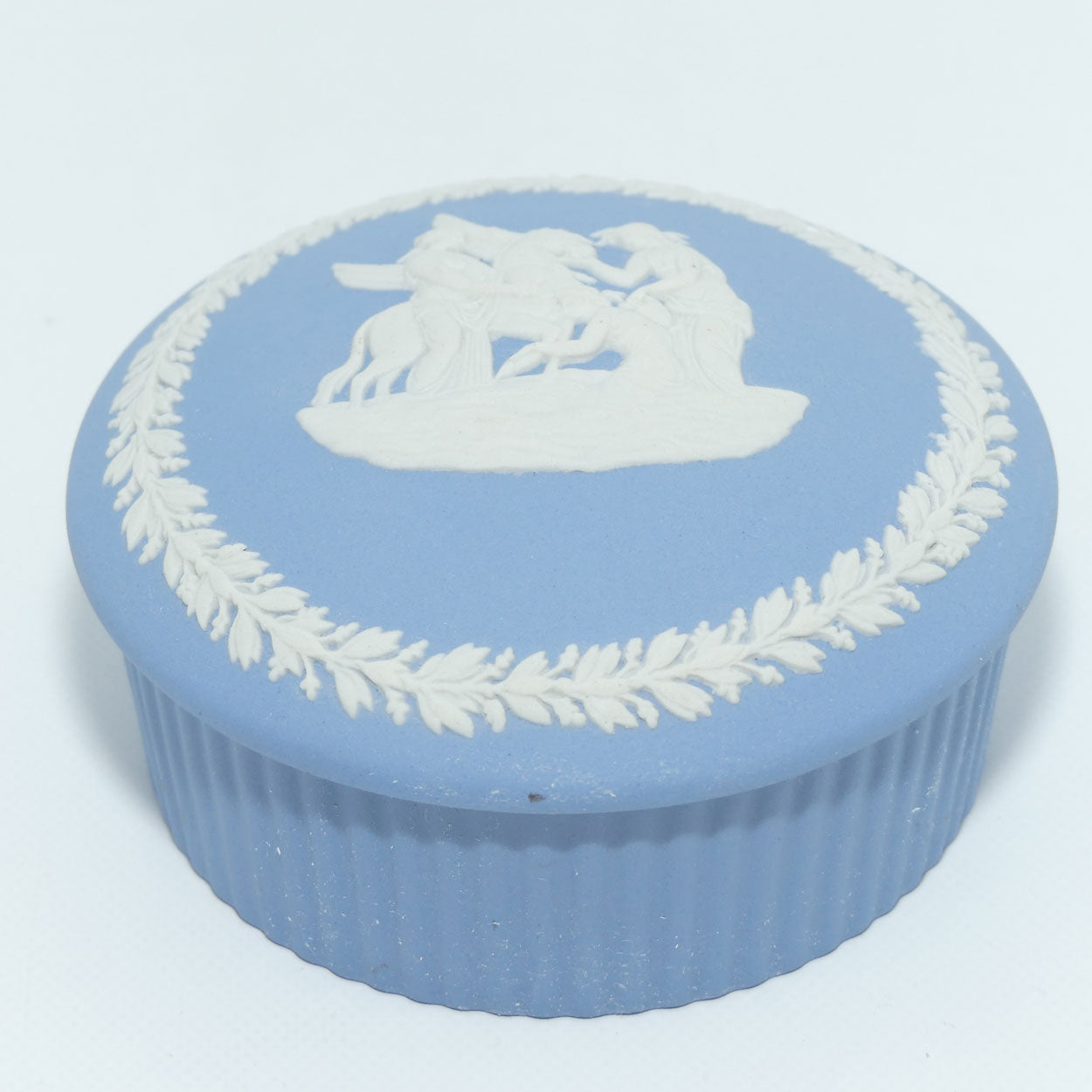 wedgwood-jasper-white-on-pale-blue-3-maidens-and-pegasus-trinket