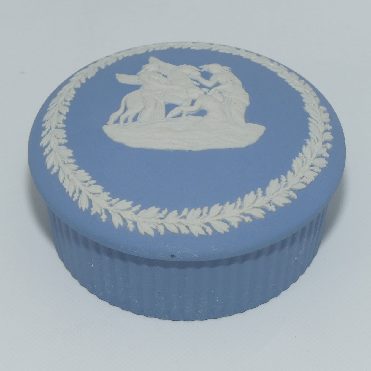 wedgwood-jasper-white-on-pale-blue-3-maidens-and-pegasus-trinket