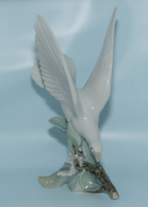 Lladro figure Turtle Dove #4550