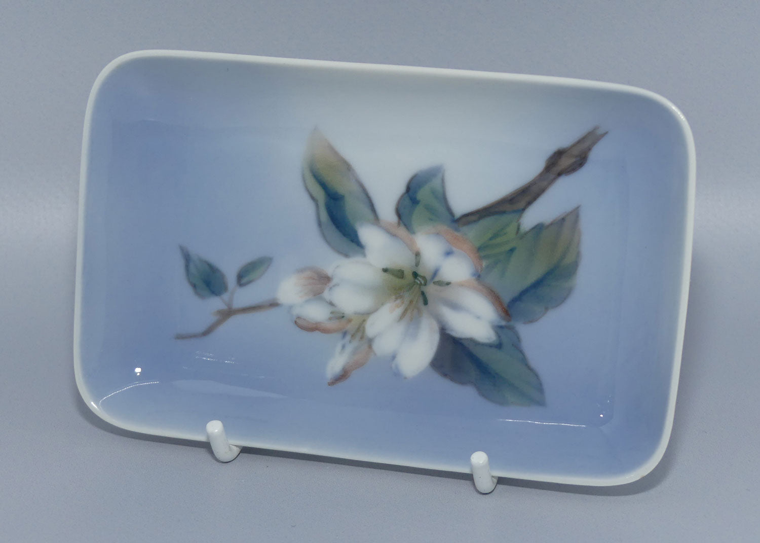 bing-and-grondahl-floral-rectangular-tray-53-964