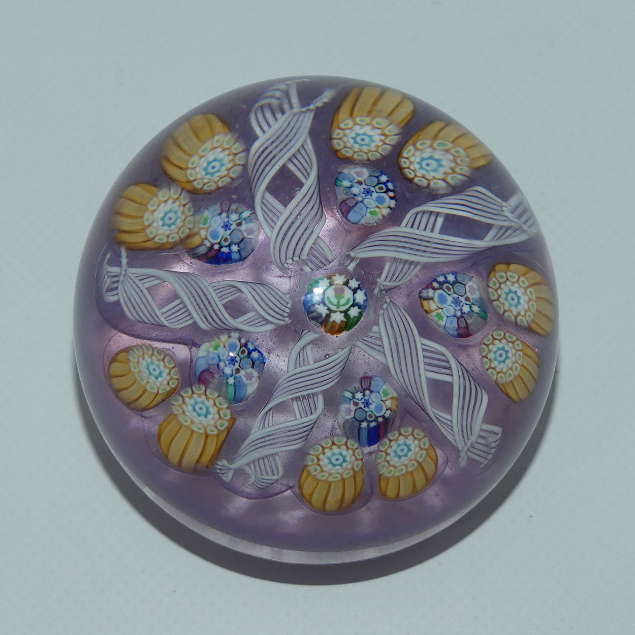 john-deacons-scotland-complex-5-spoke-miniature-paperweight-lilac