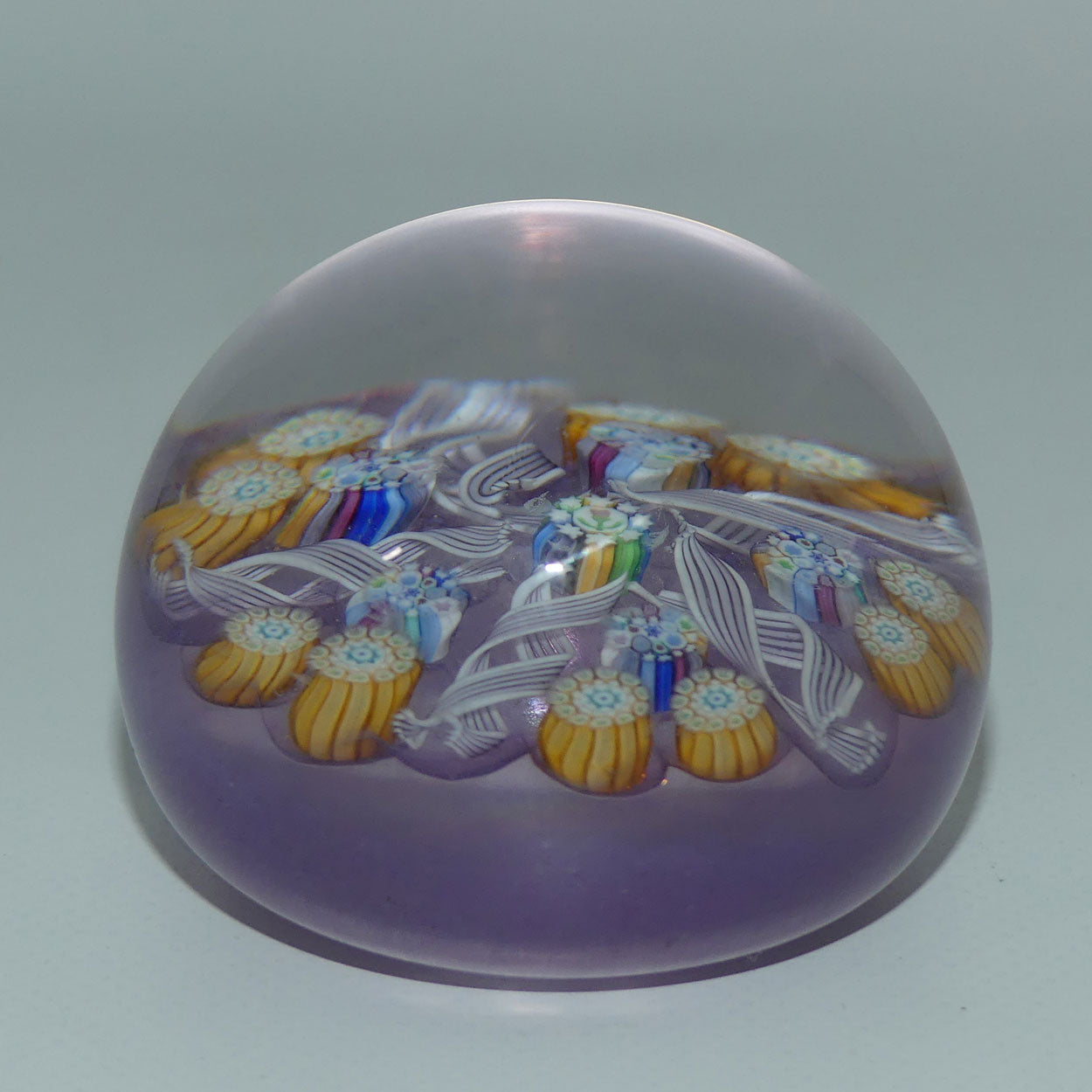 john-deacons-scotland-complex-5-spoke-miniature-paperweight-lilac