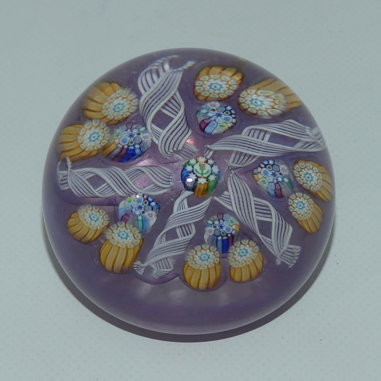 john-deacons-scotland-complex-5-spoke-miniature-paperweight-lilac
