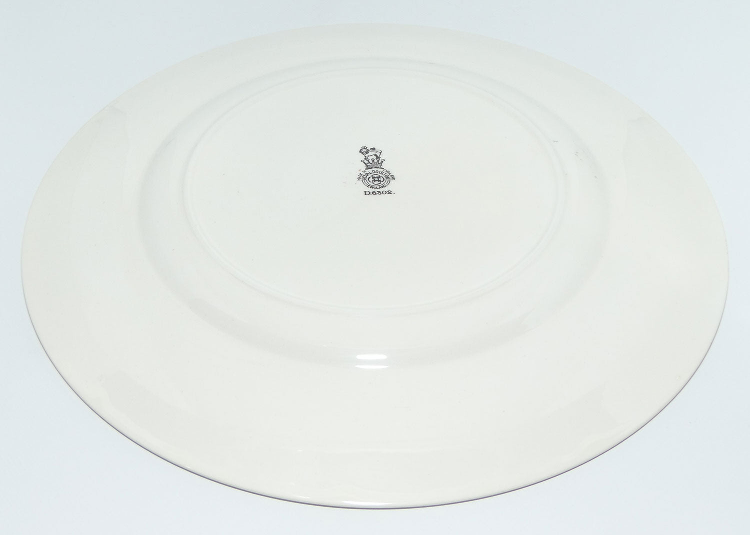 Royal Doulton Old English Scenes plate D6302 | Roger Solomel Cobbler