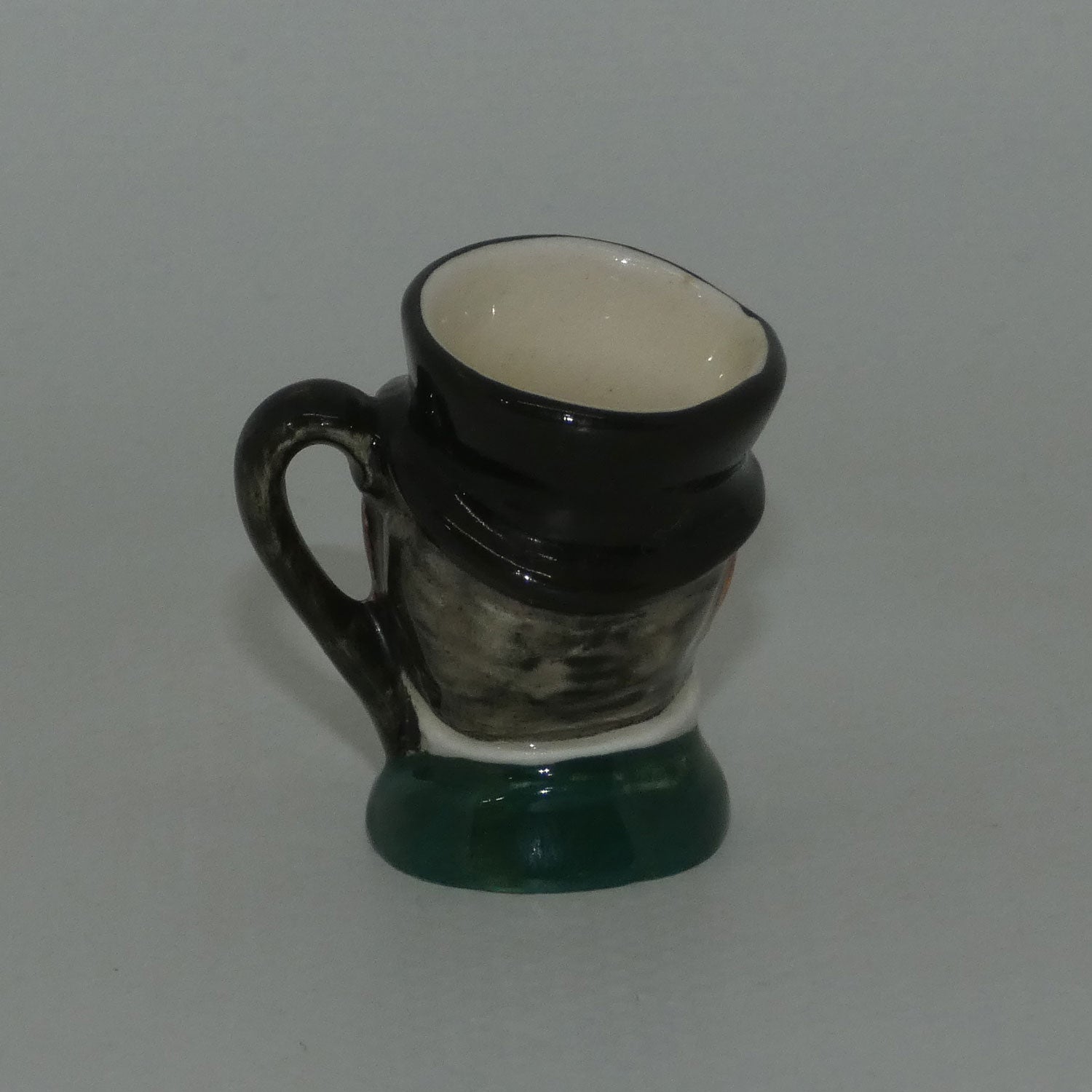 d6143-royal-doulton-character-jug-mr-micawber