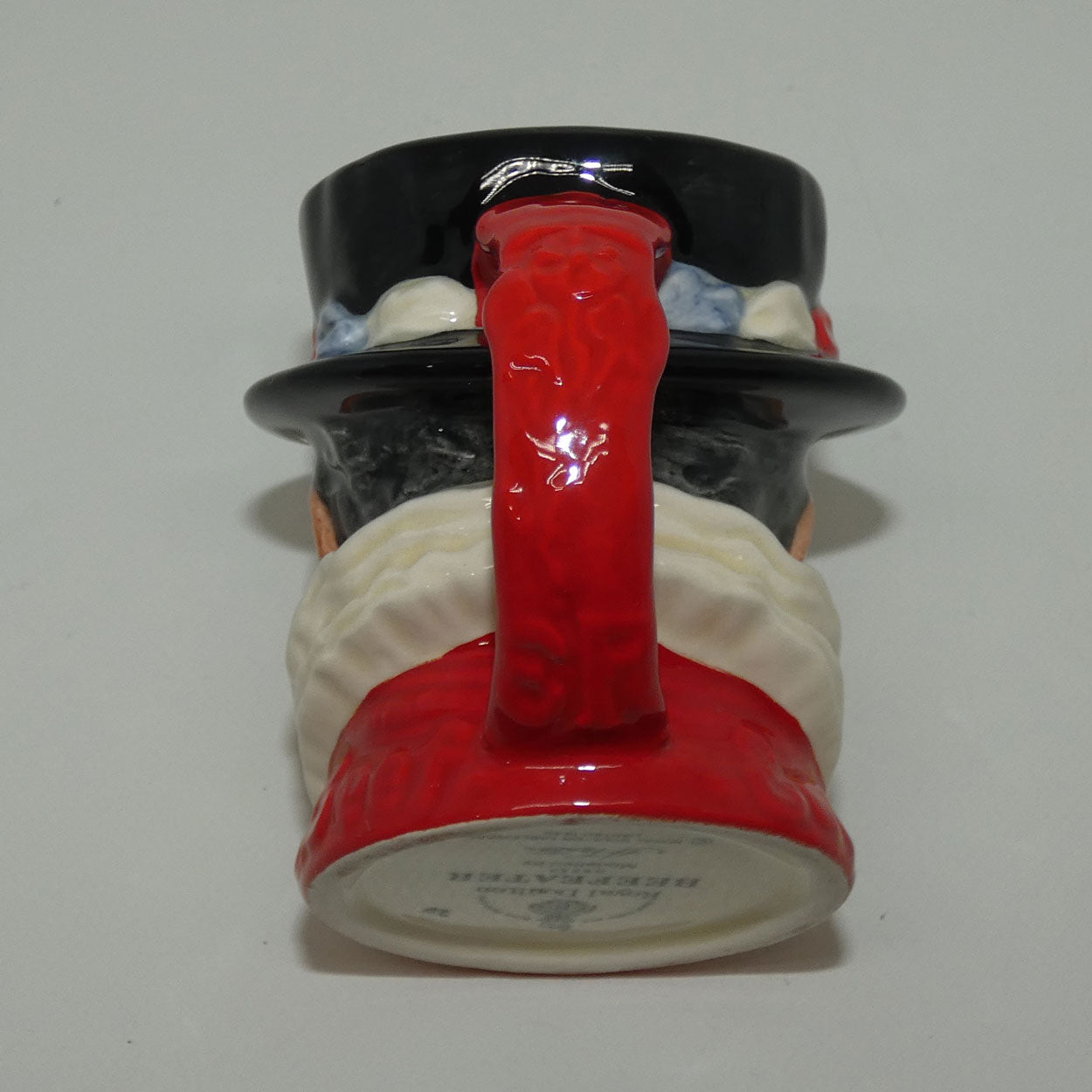 d6233-royal-doulton-small-character-jug-beefeater-er-handle-scarlett