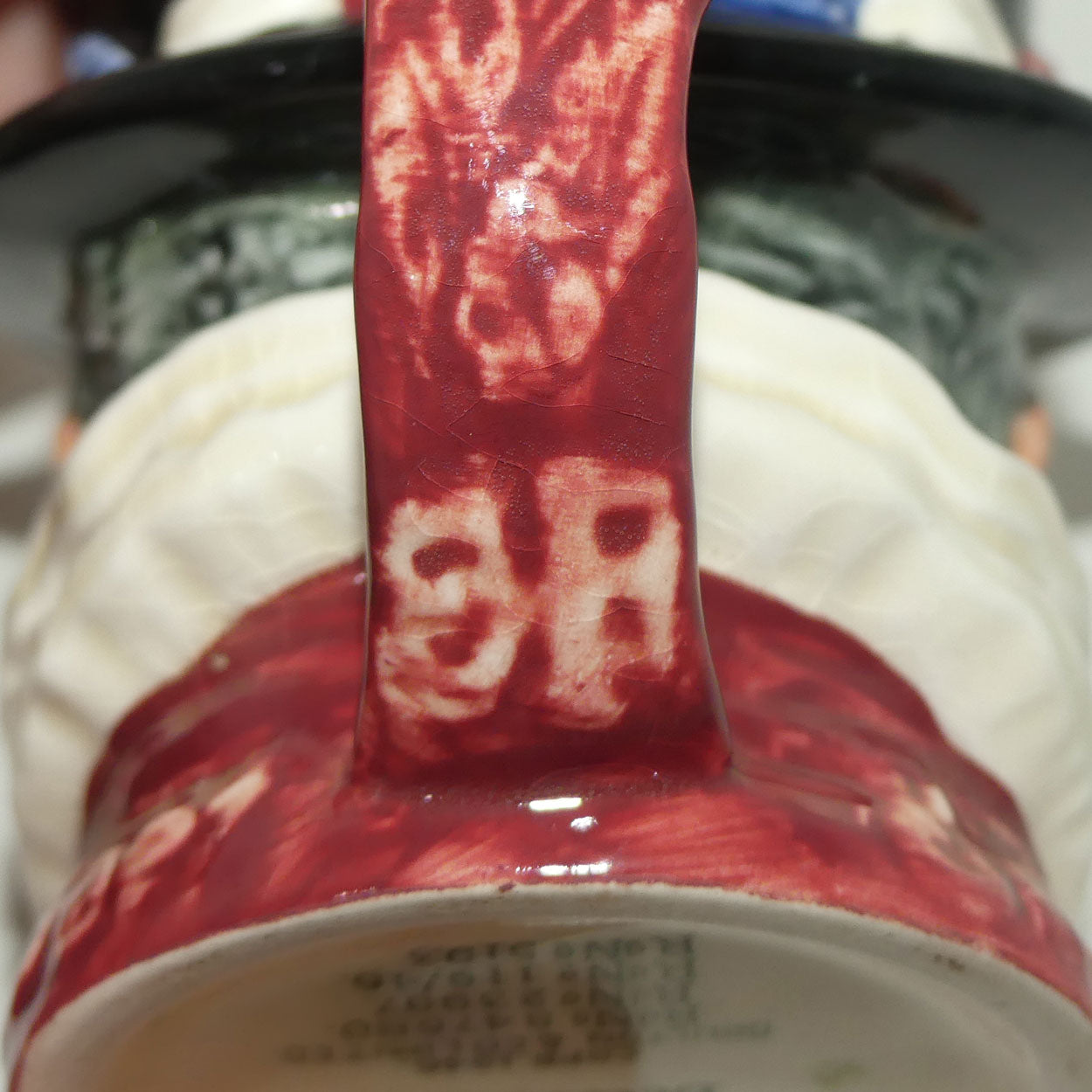 d6233-royal-doulton-small-character-jug-beefeater-beefeaters-stamp-er-handle-pink