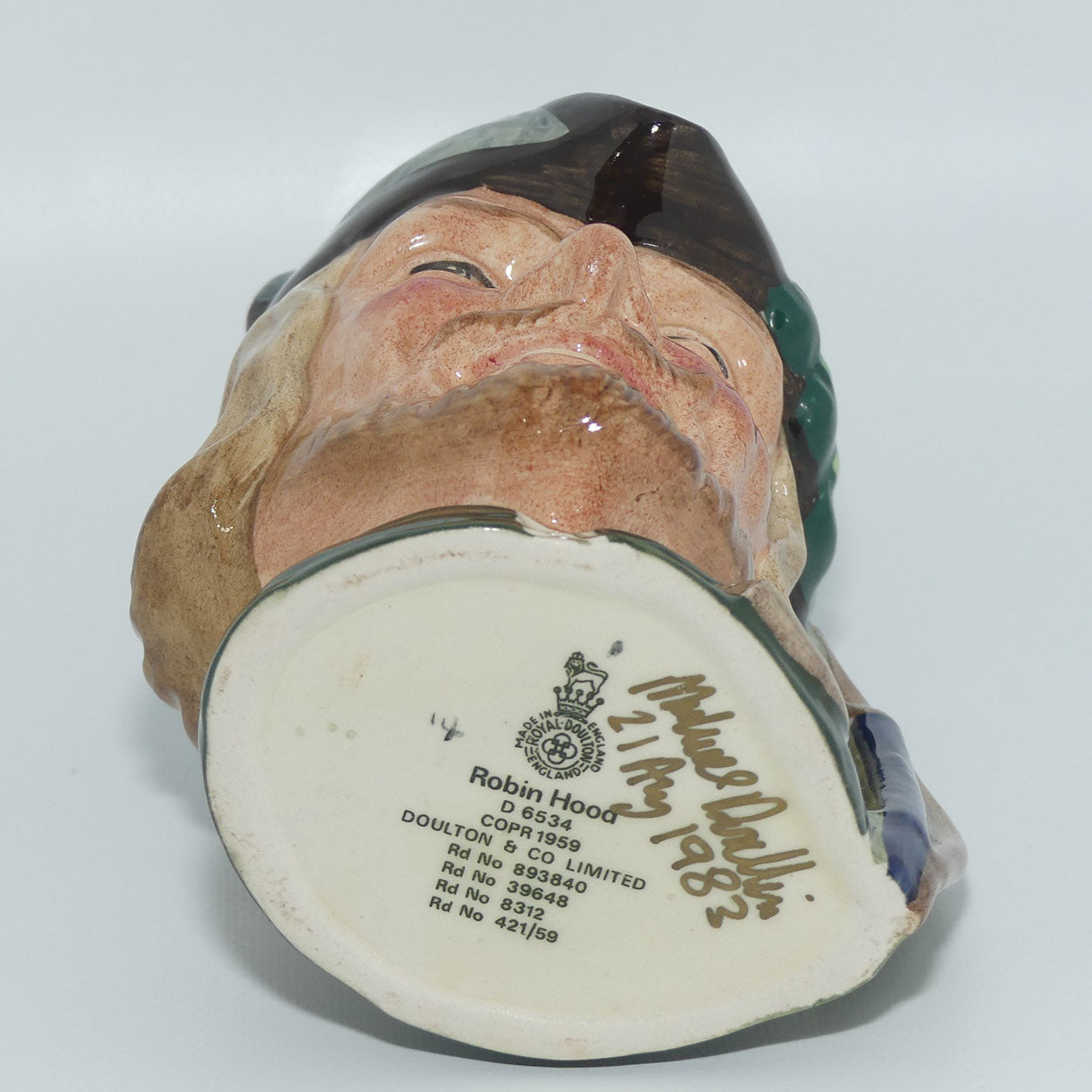 D6534 Royal Doulton small character jug Robin Hood | New Stamp | signed