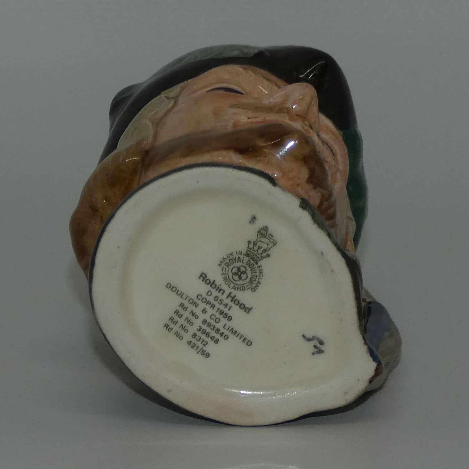 d6541-royal-doulton-character-jug-robin-hood