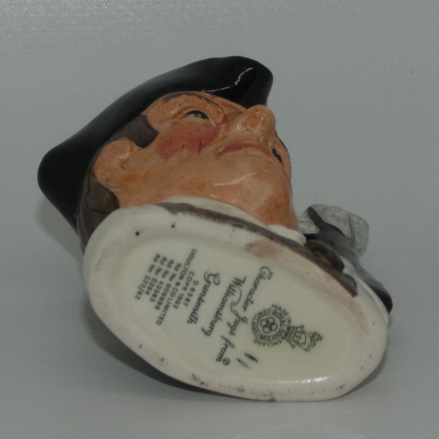 d6587-royal-doulton-character-jug-gunsmith