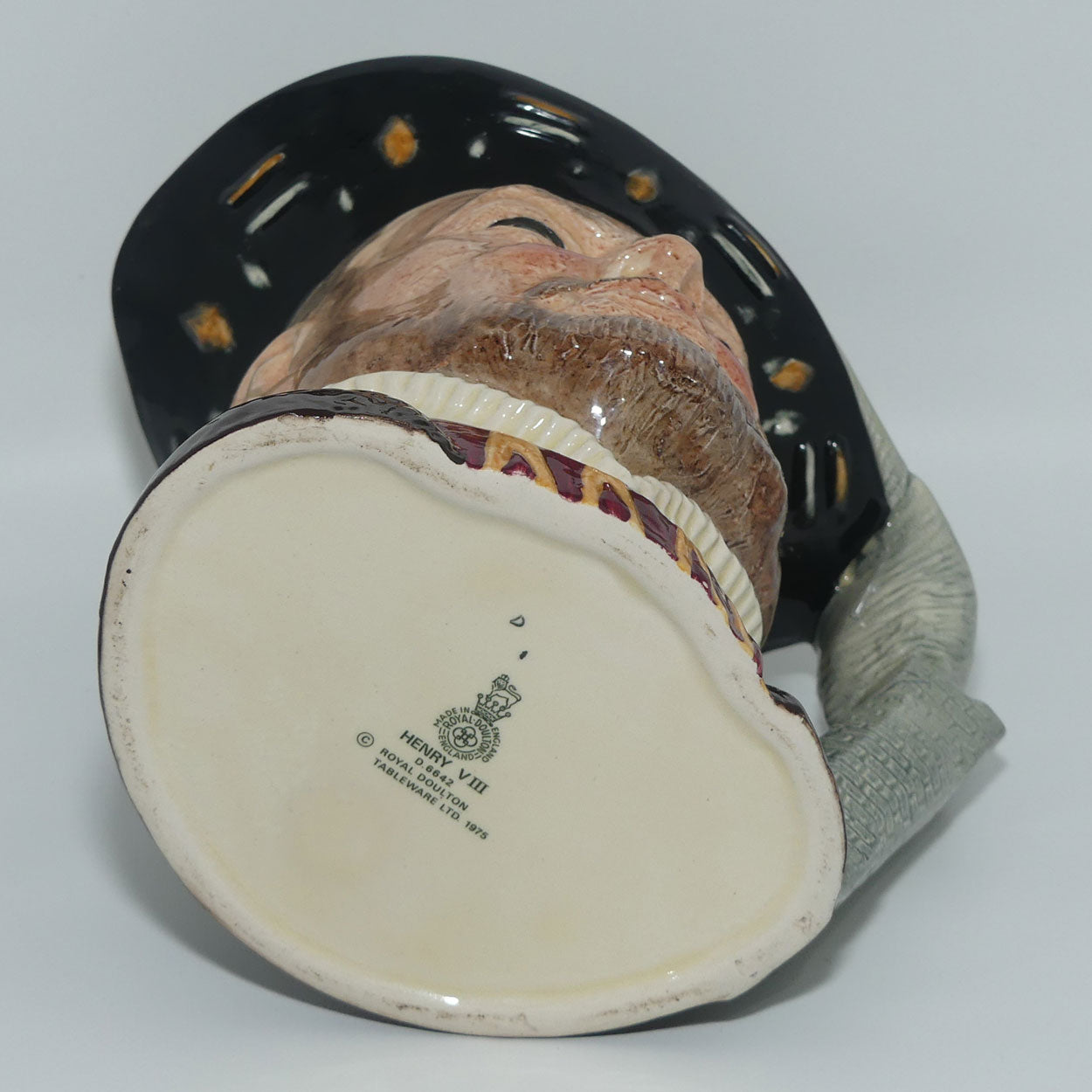 D6642 Royal Doulton large character jug Henry VIII | early stamp