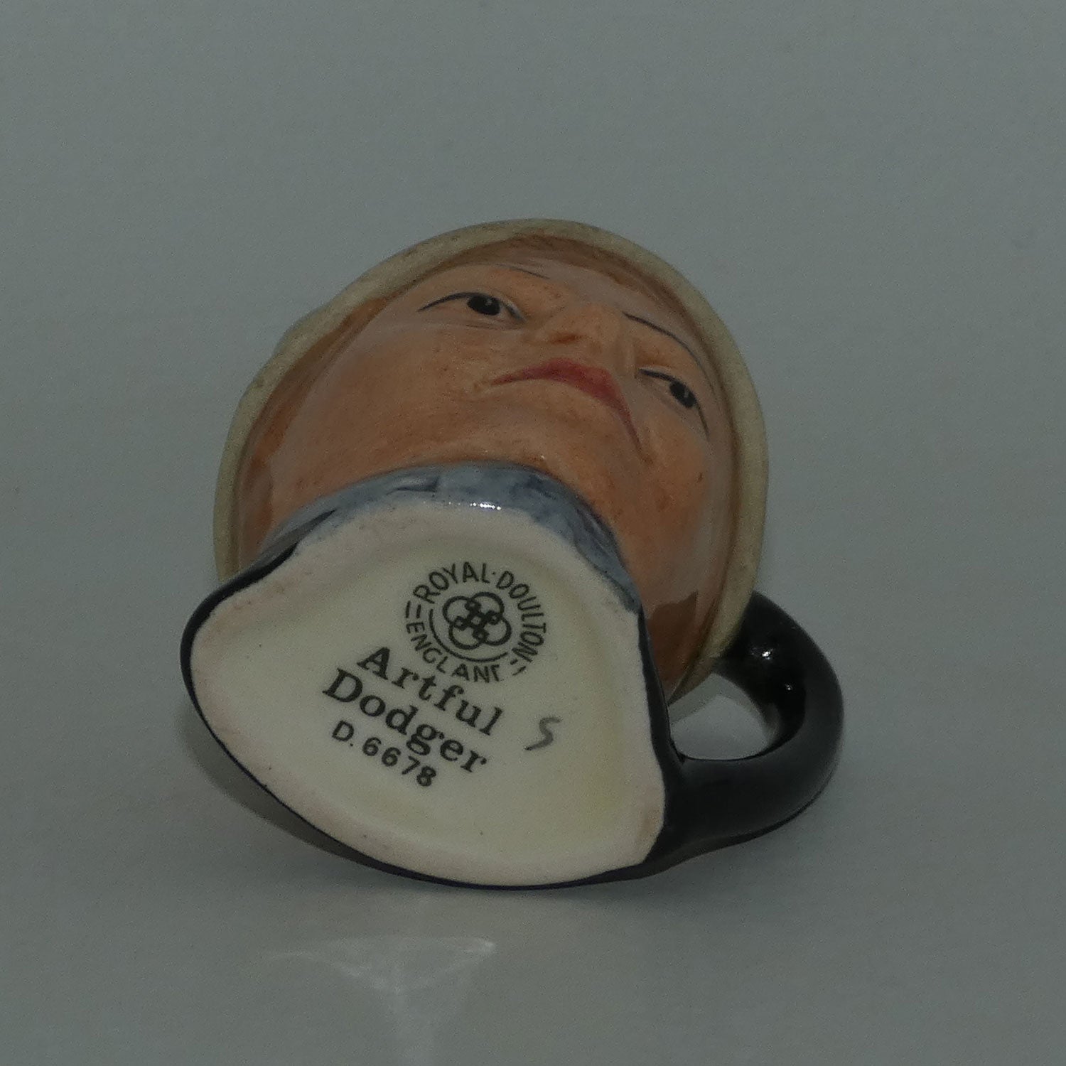 d6678-royal-doulton-character-jug-artful-dodger