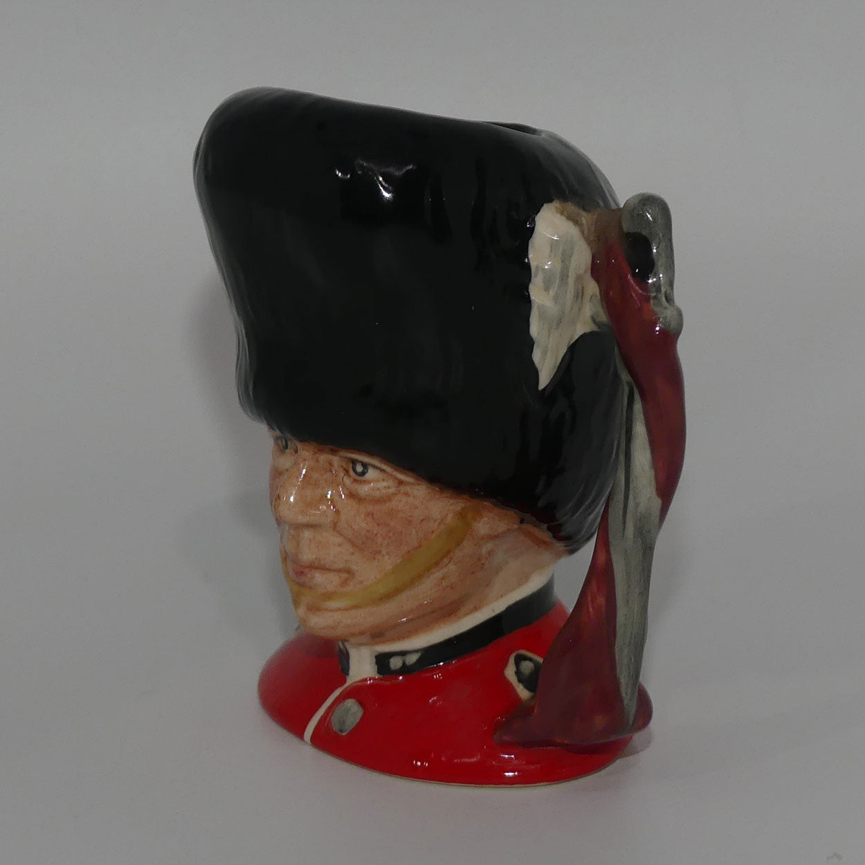 d6772-royal-doulton-miniature-character-jug-guardsman