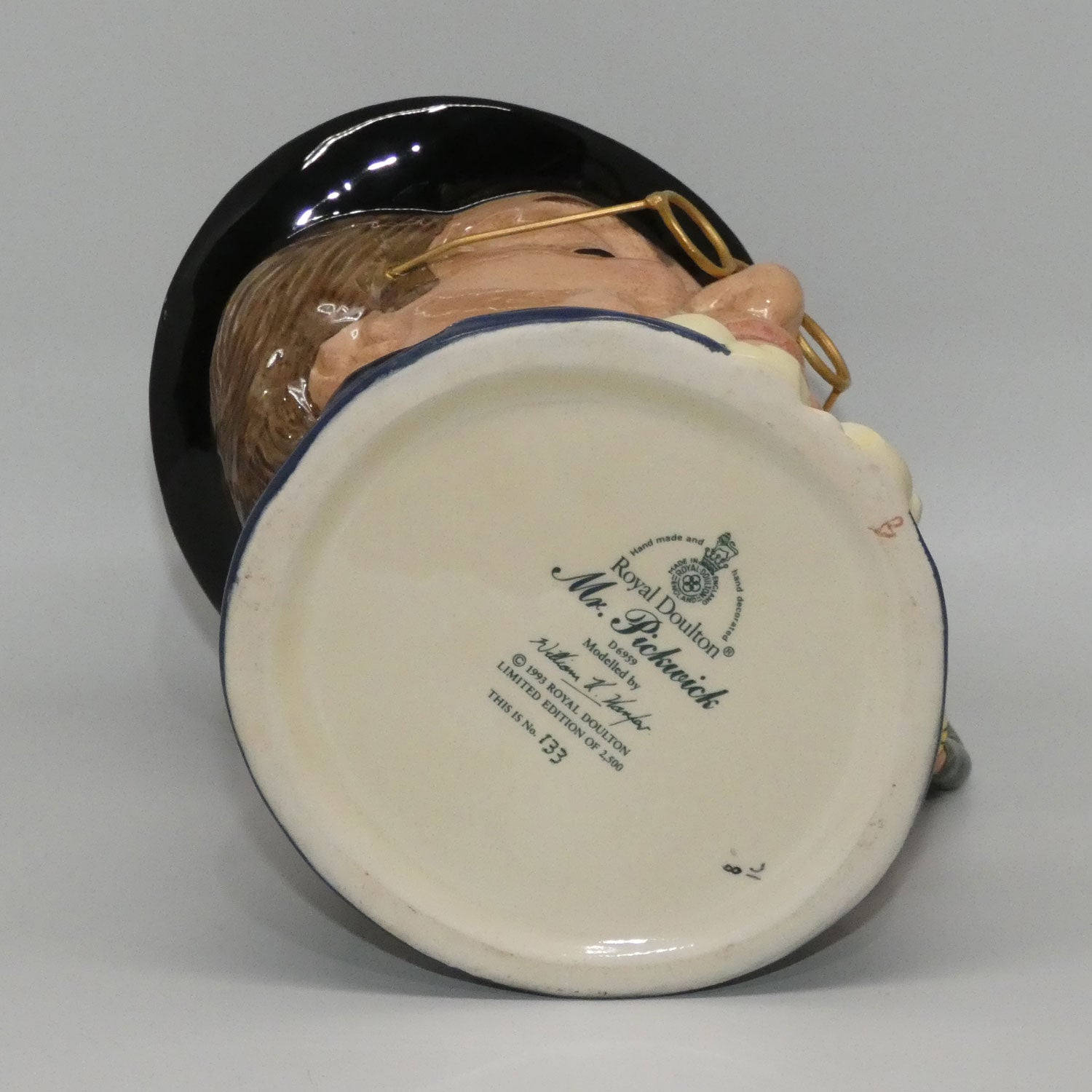 d6959-royal-doulton-character-jug-mr-pickwick