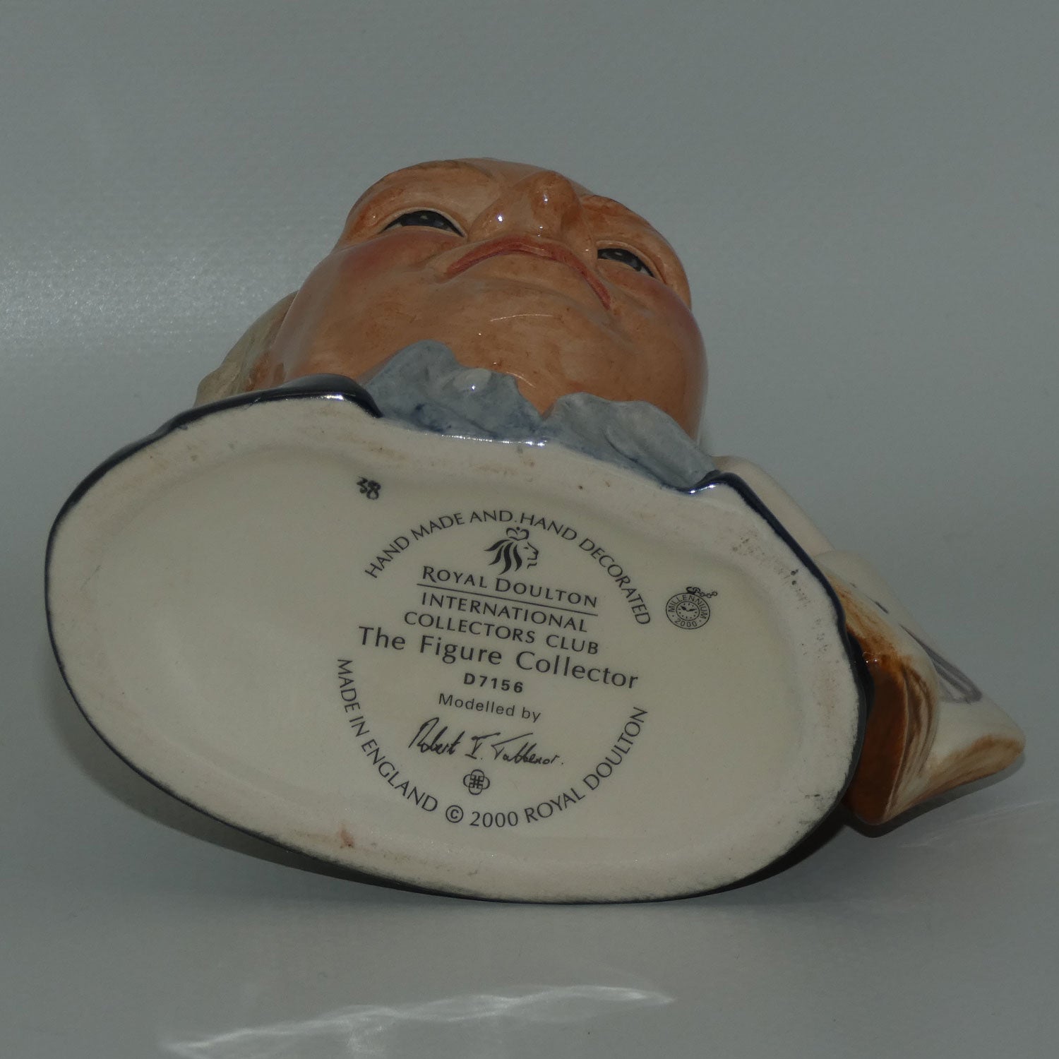 d7156-royal-doulton-character-jug-the-figure-collector