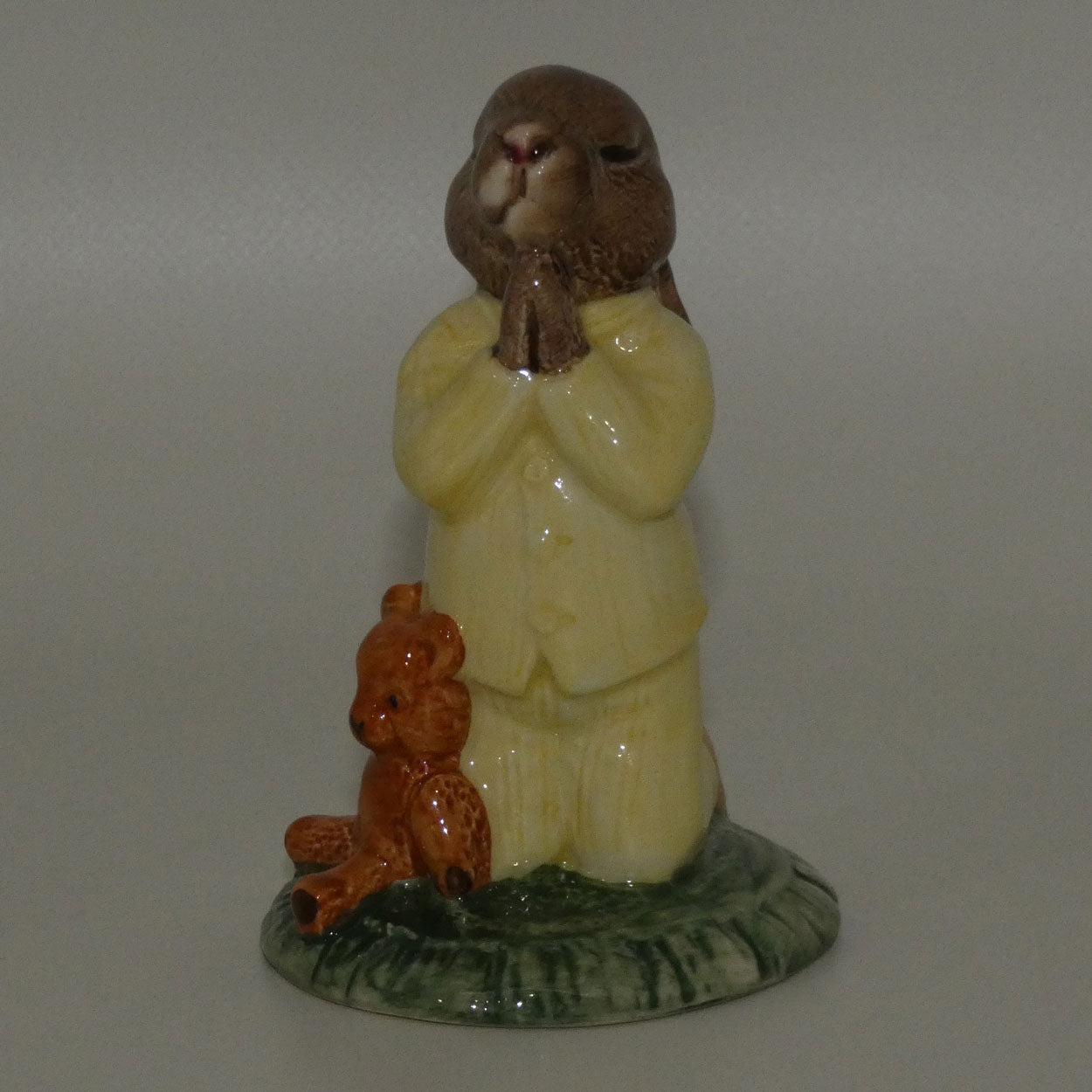 db103-royal-doulton-bunnykins-bedtime-yellow