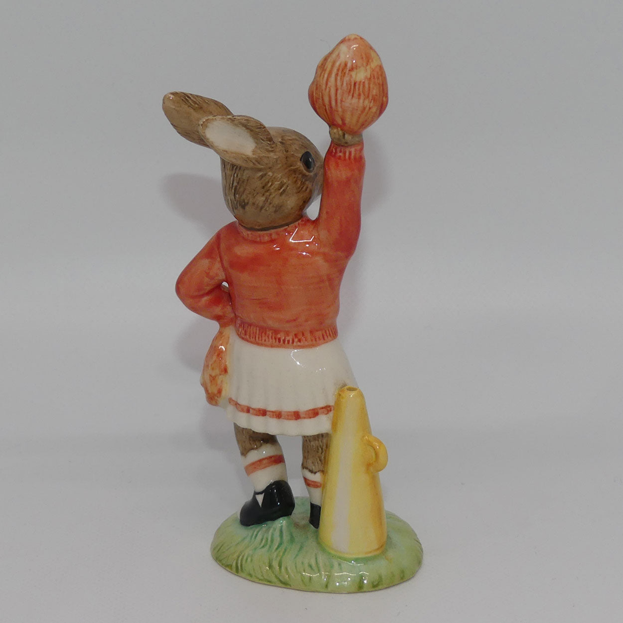 db142-royal-doulton-bunnykins-cheerleader-red-no-box