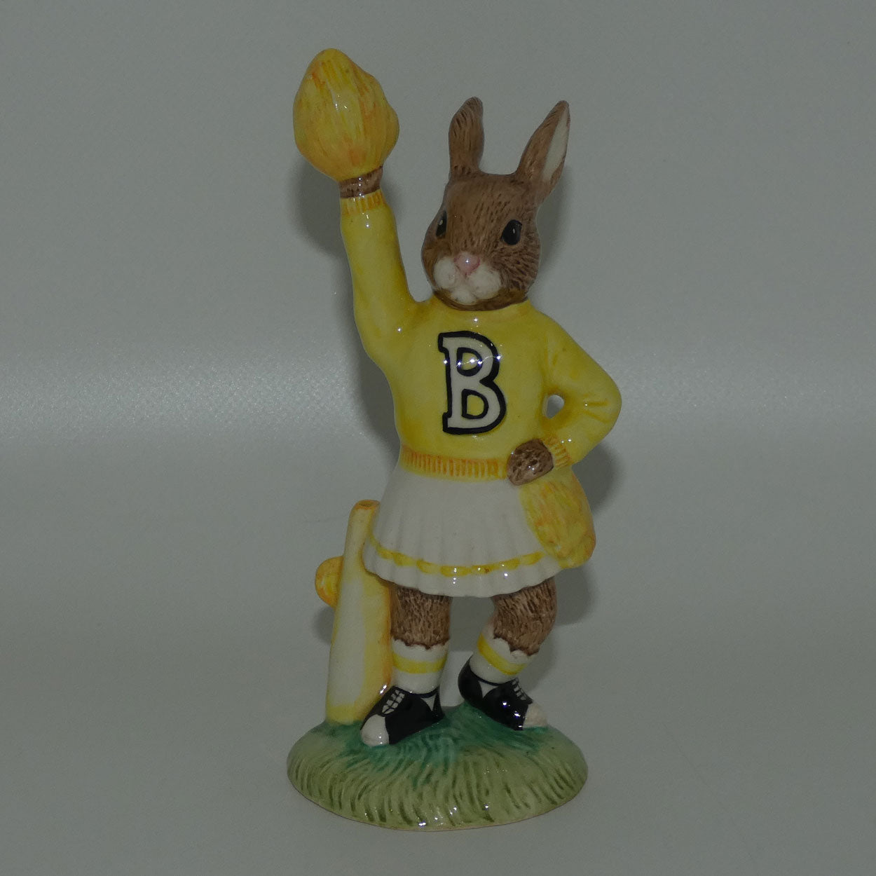 db143-royal-doulton-bunnykins-cheerleader-yellow