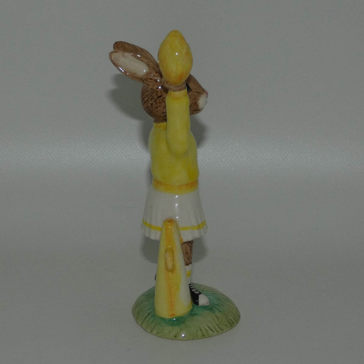 db143-royal-doulton-bunnykins-cheerleader-yellow