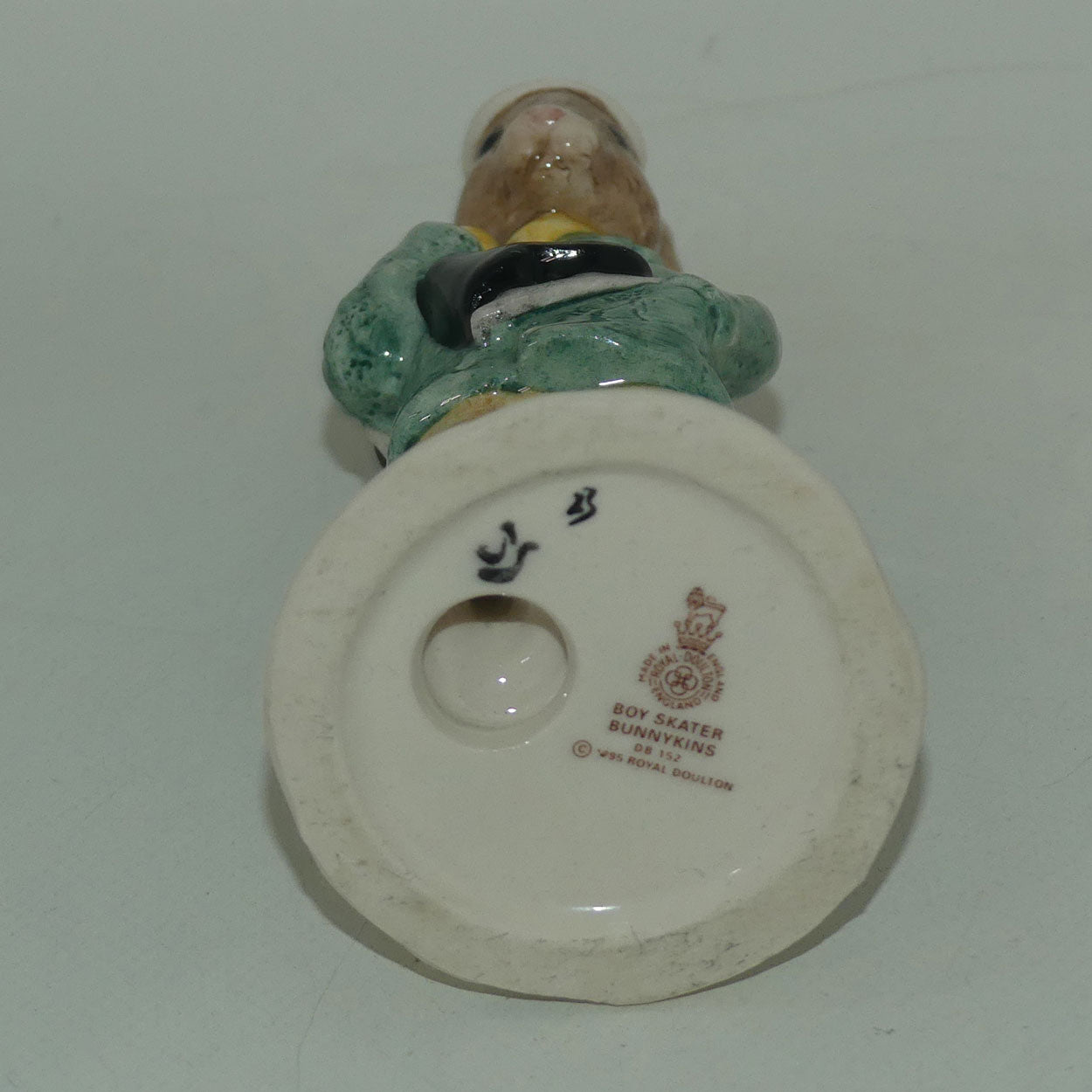 db152-royal-doulton-bunnykins-boy-skater