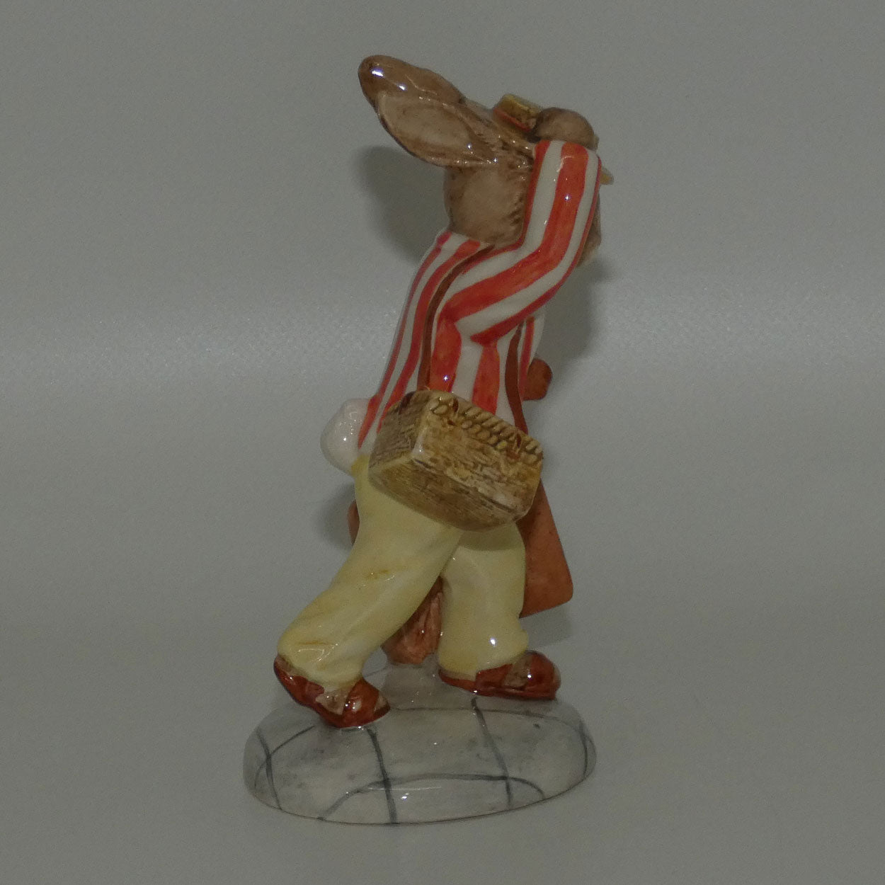 db154-royal-doulton-bunnykins-father