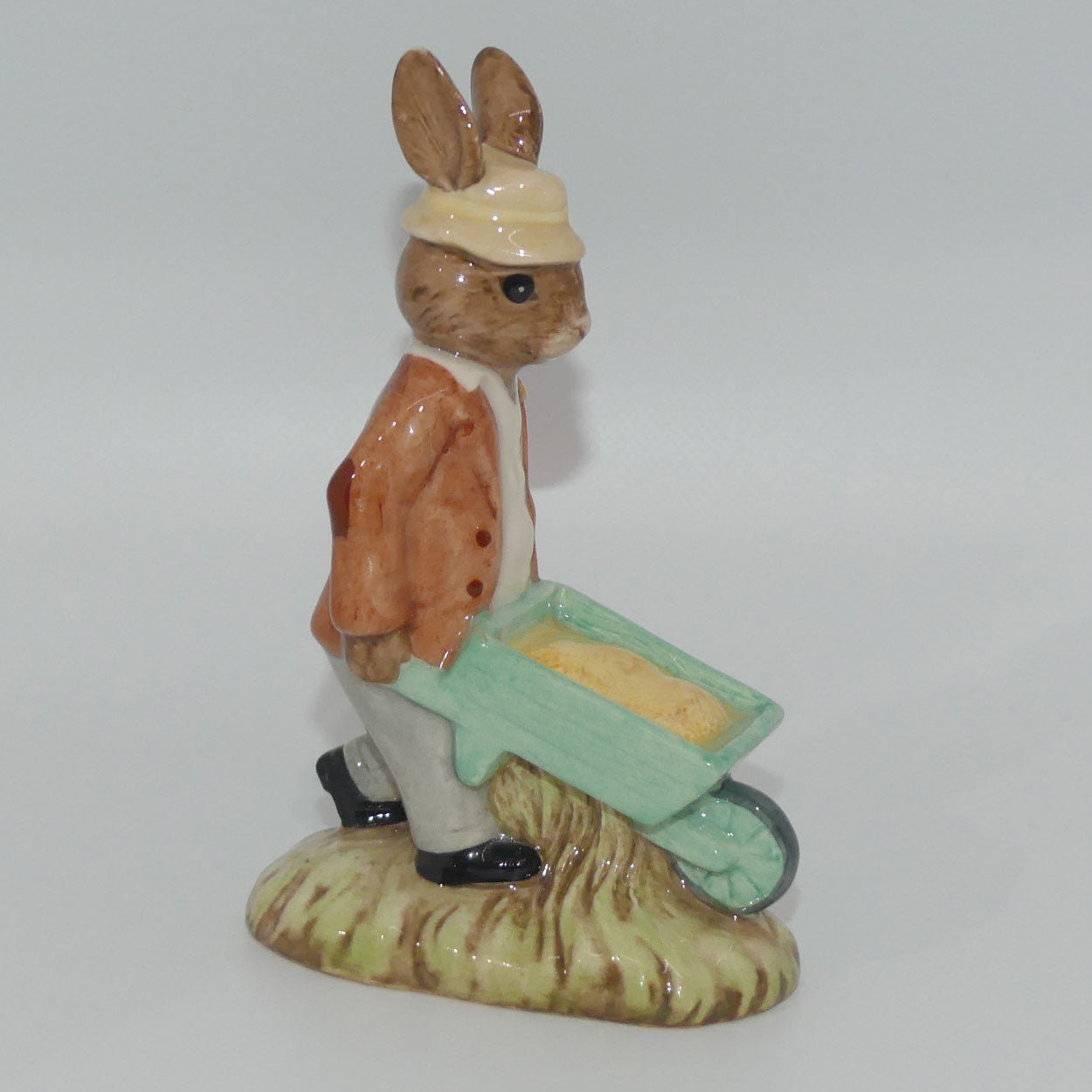 db156-royal-doulton-bunnykins-gardener-no-box