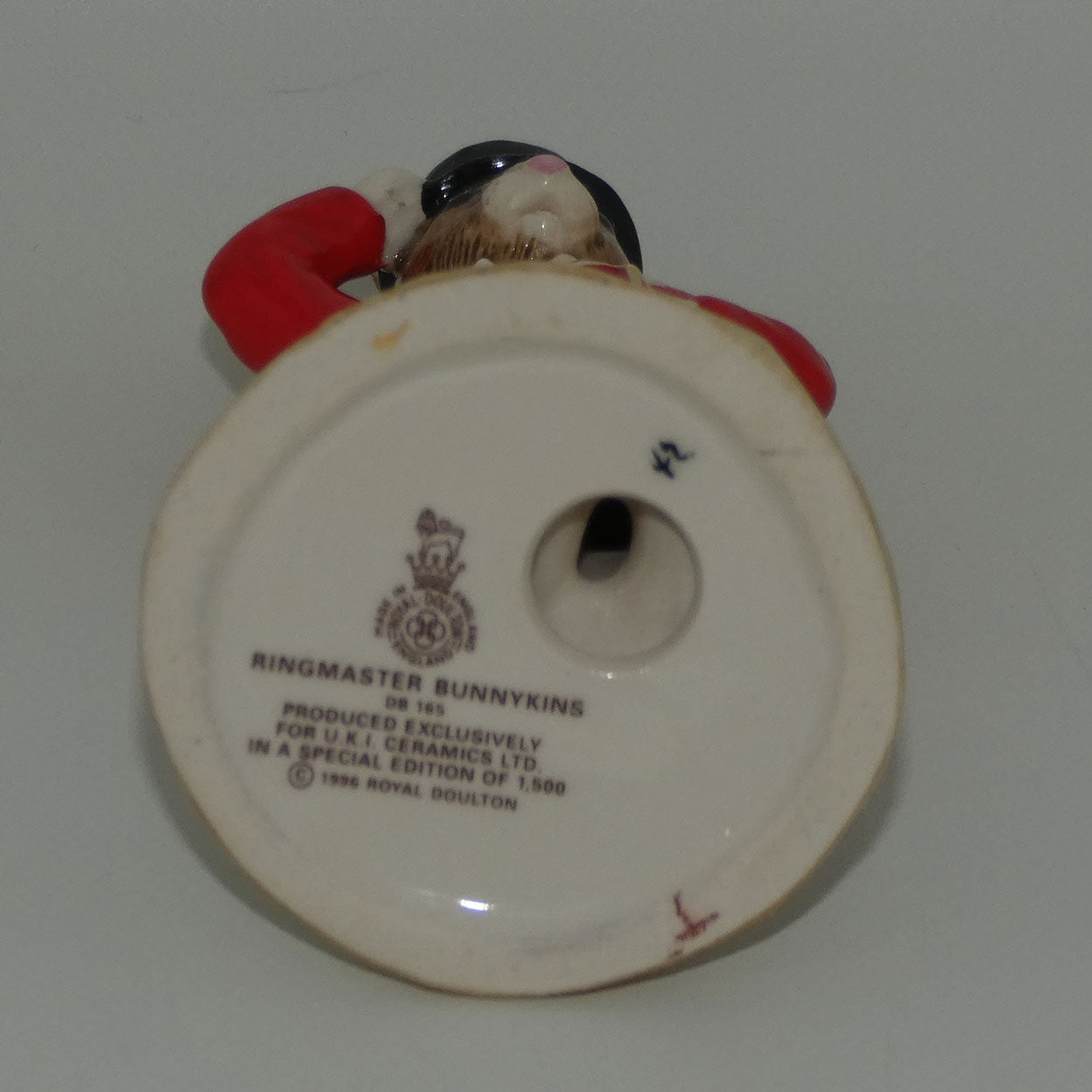 db165-royal-doulton-bunnykins-ringmaster