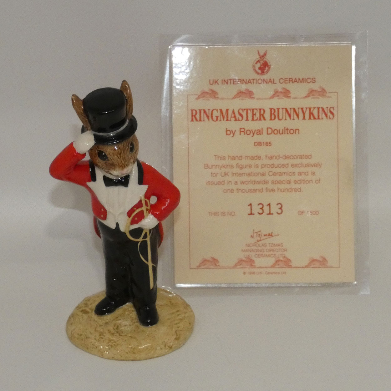 db165-royal-doulton-bunnykins-ringmaster