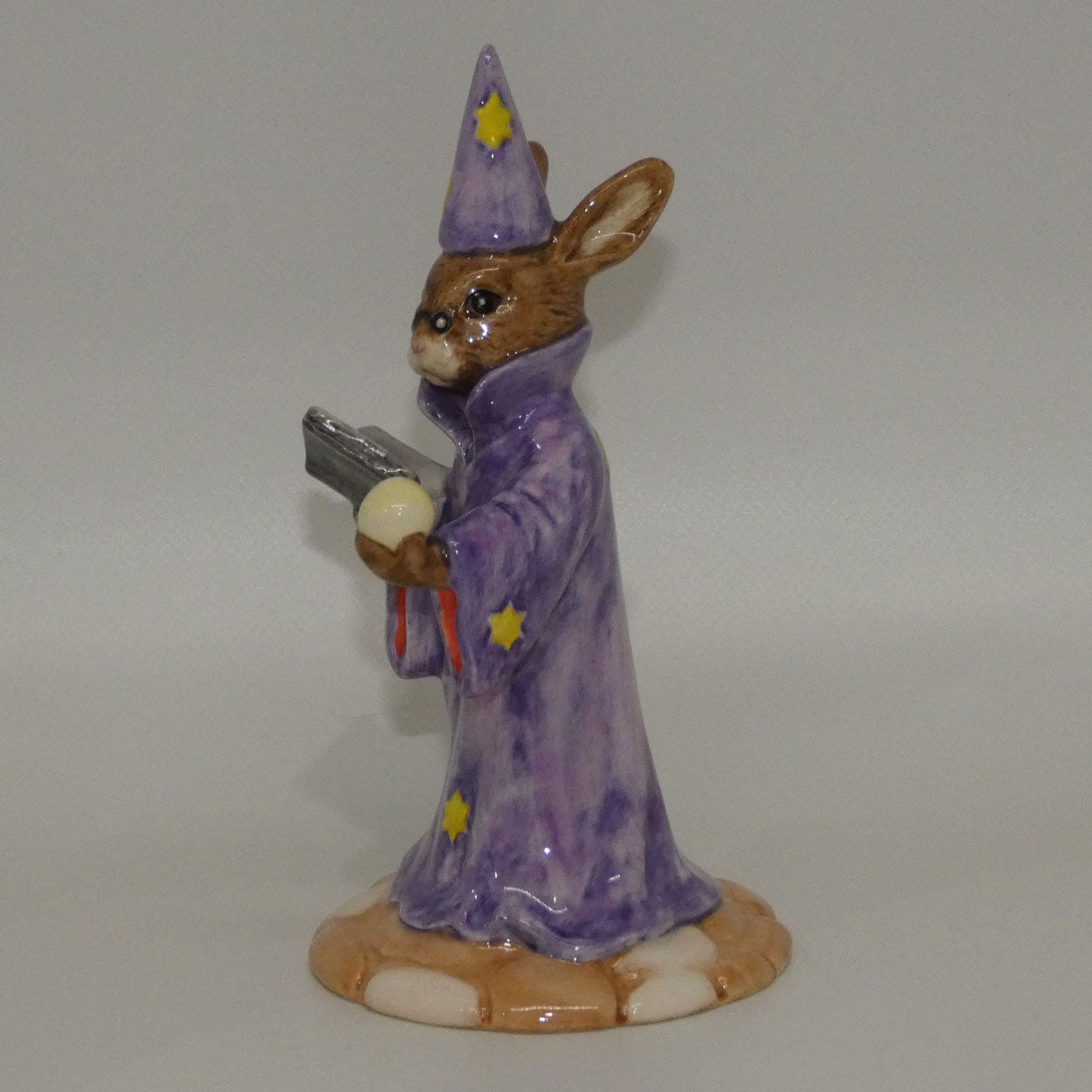 db168-royal-doulton-bunnykins-wizard