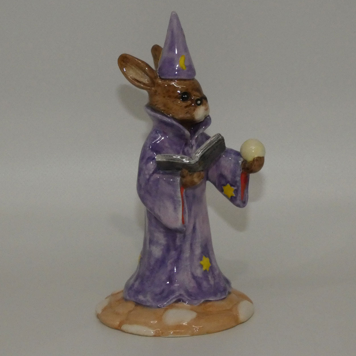 db168-royal-doulton-bunnykins-wizard