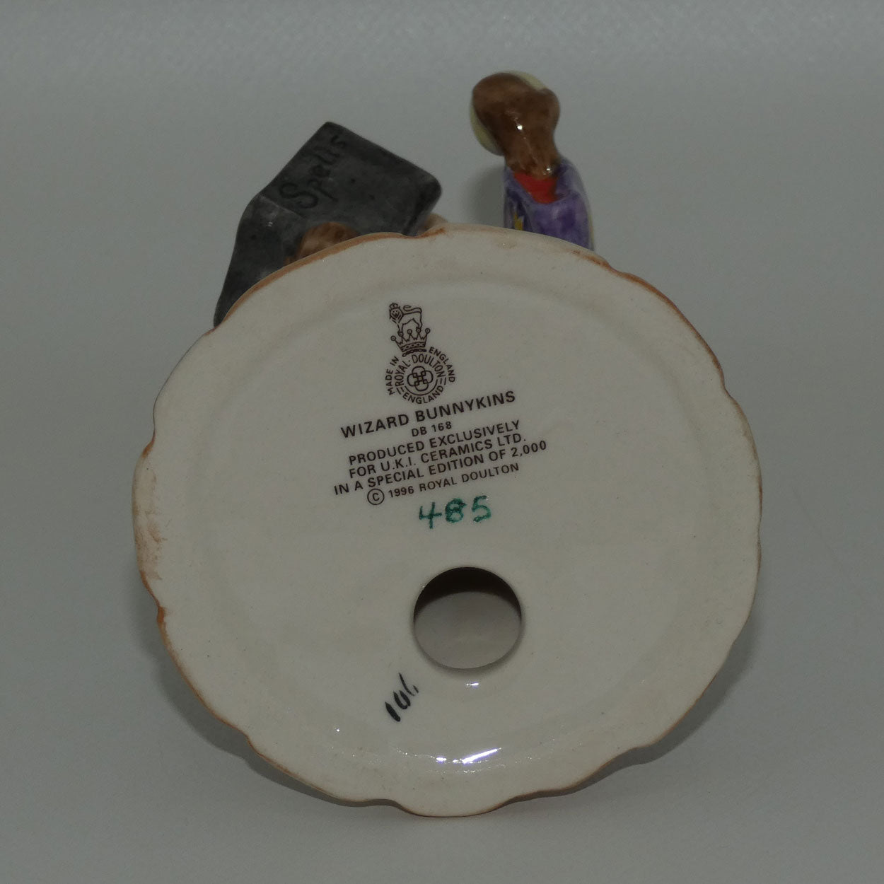 db168-royal-doulton-bunnykins-wizard