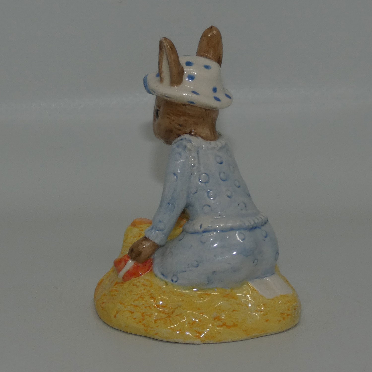 db177-royal-doulton-bunnykins-seaside-1998-bun-of-yr