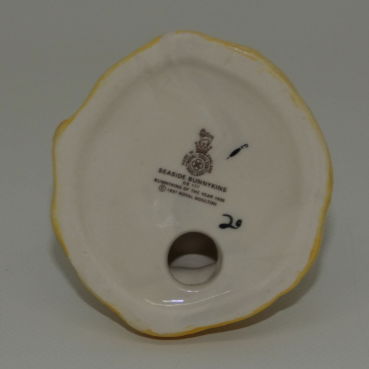 db177-royal-doulton-bunnykins-seaside-no-box
