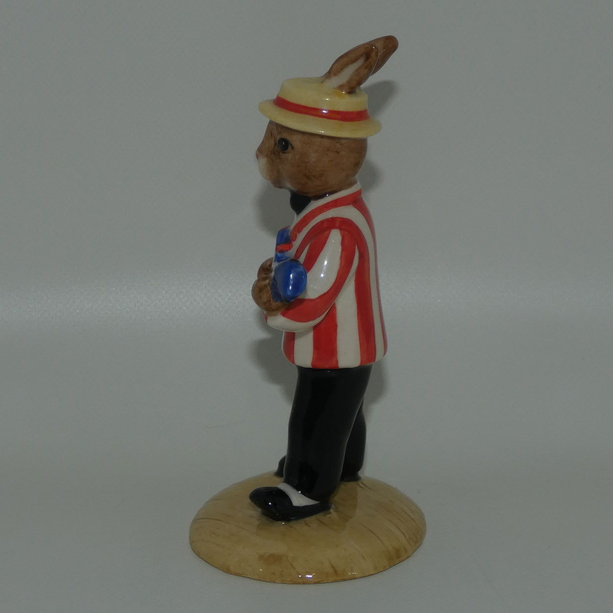 db182-royal-doulton-bunnykins-banjo-player