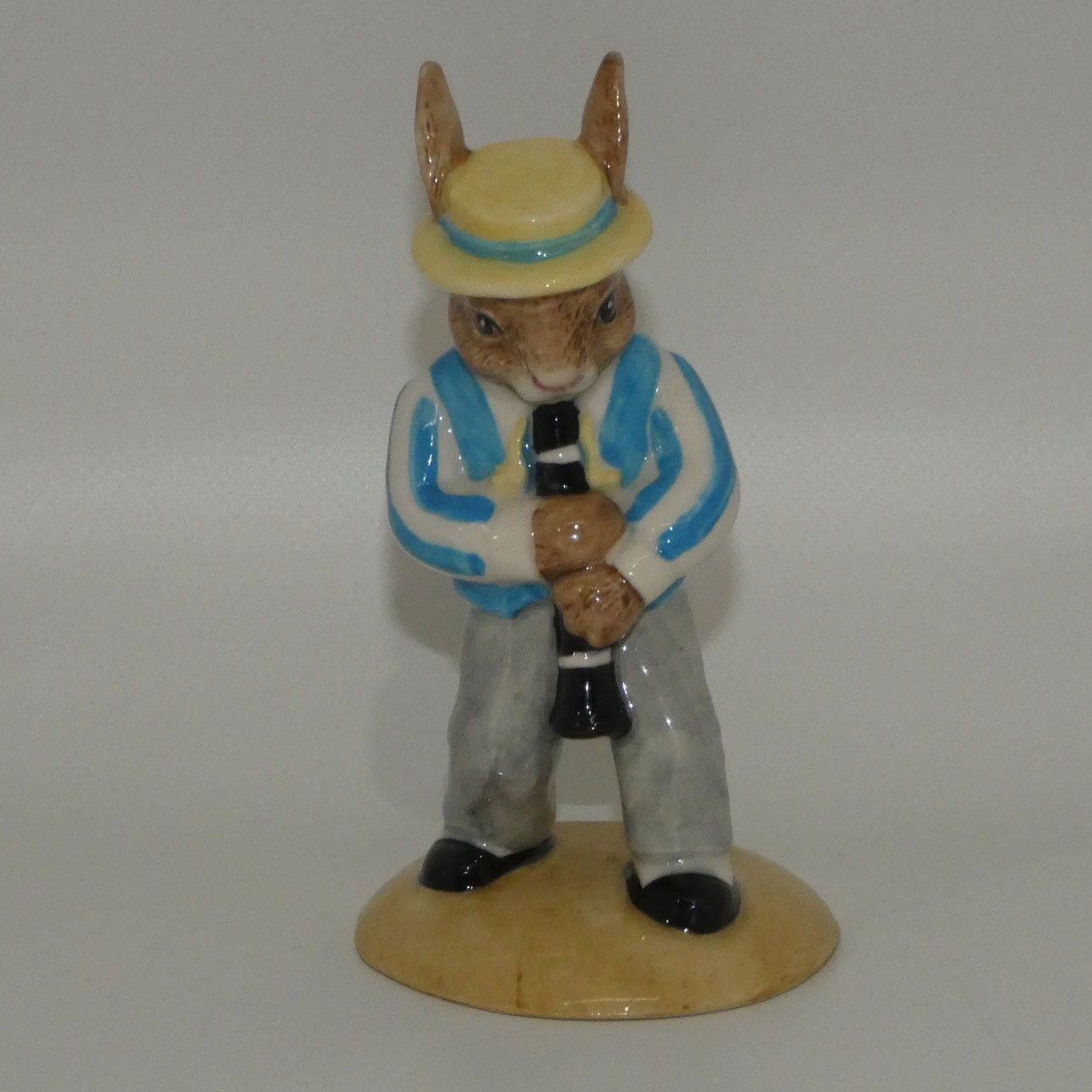 db184-royal-doulton-bunnykins-clarinet-player