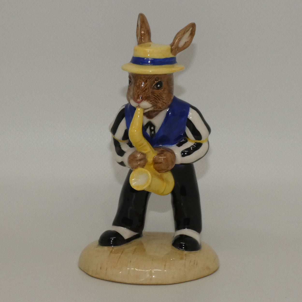 db186-royal-doulton-bunnykins-saxophone-player-no-box