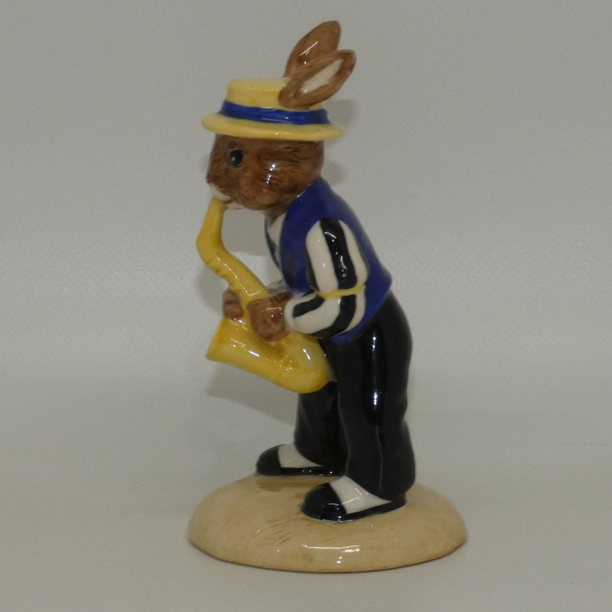 db186-royal-doulton-bunnykins-saxophone-player-no-box
