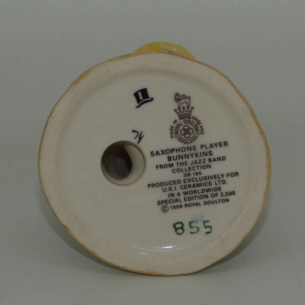 db186-royal-doulton-bunnykins-saxophone-player-no-box