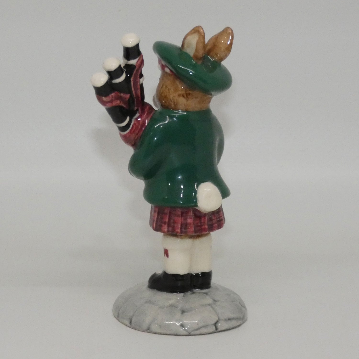db191-royal-doulton-bunnykins-piper