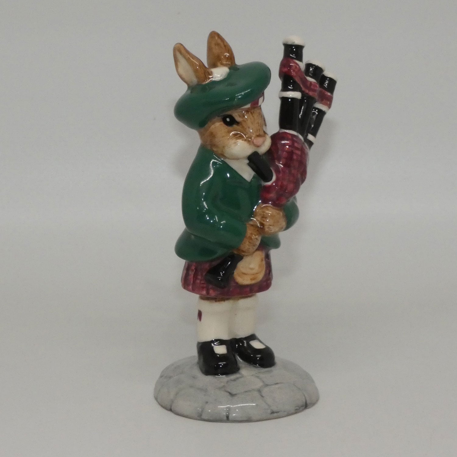 db191-royal-doulton-bunnykins-piper