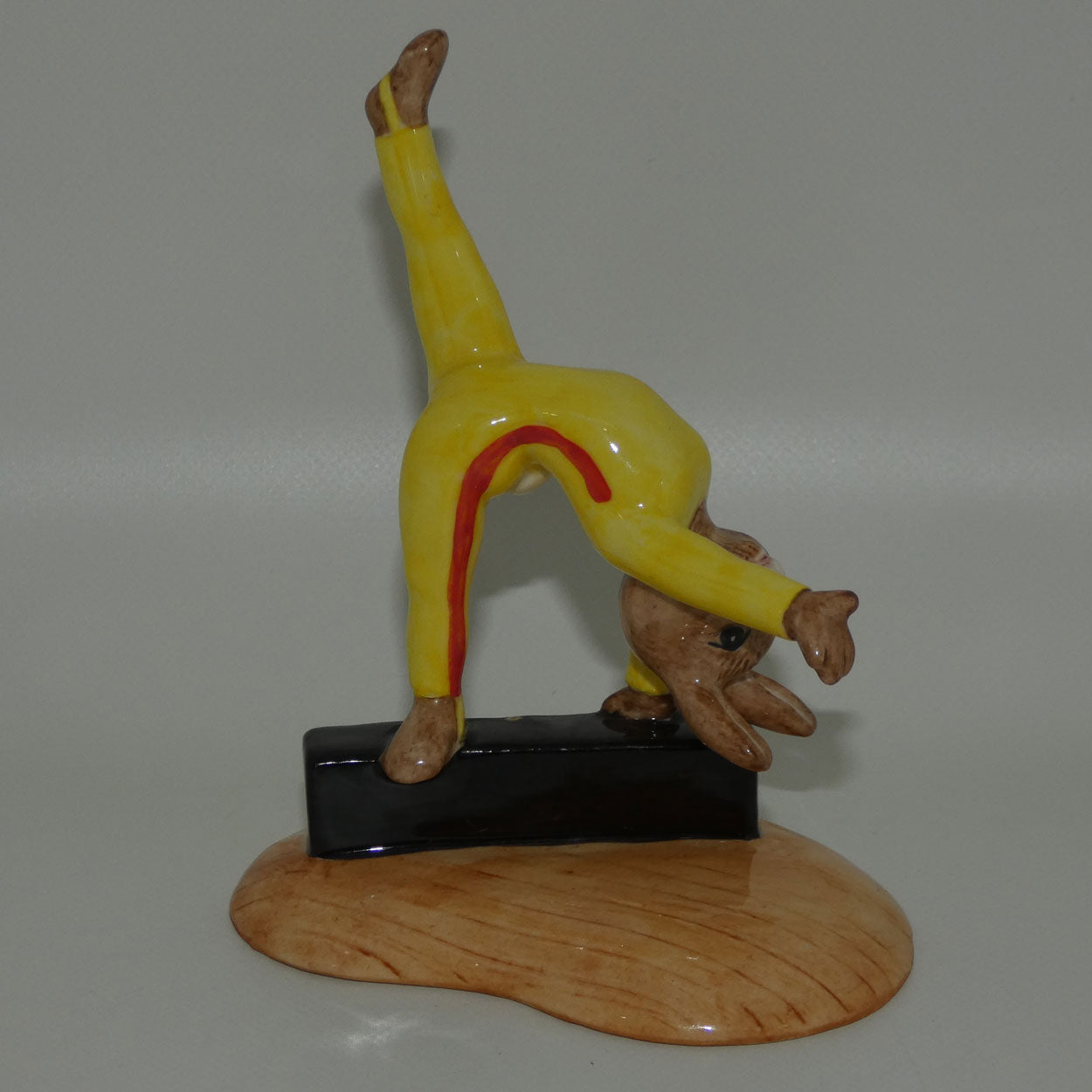 db207-royal-doulton-bunnykins-gymnast