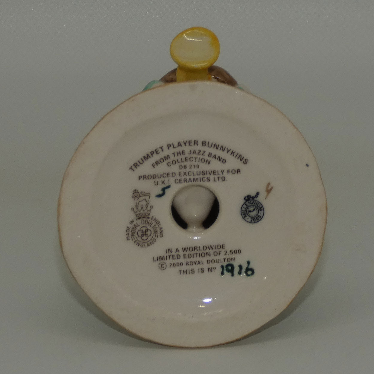 db210-royal-doulton-bunnykins-trumpet-player-box-cert