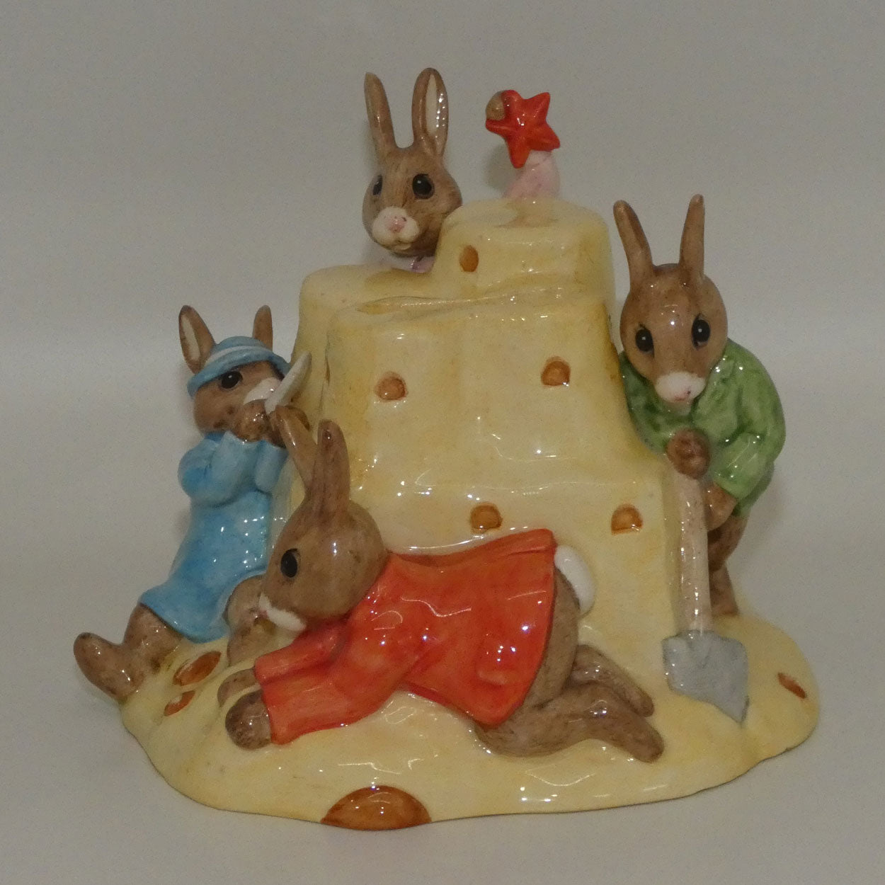 db228-royal-doulton-bunnykins-sandcastle-money-box