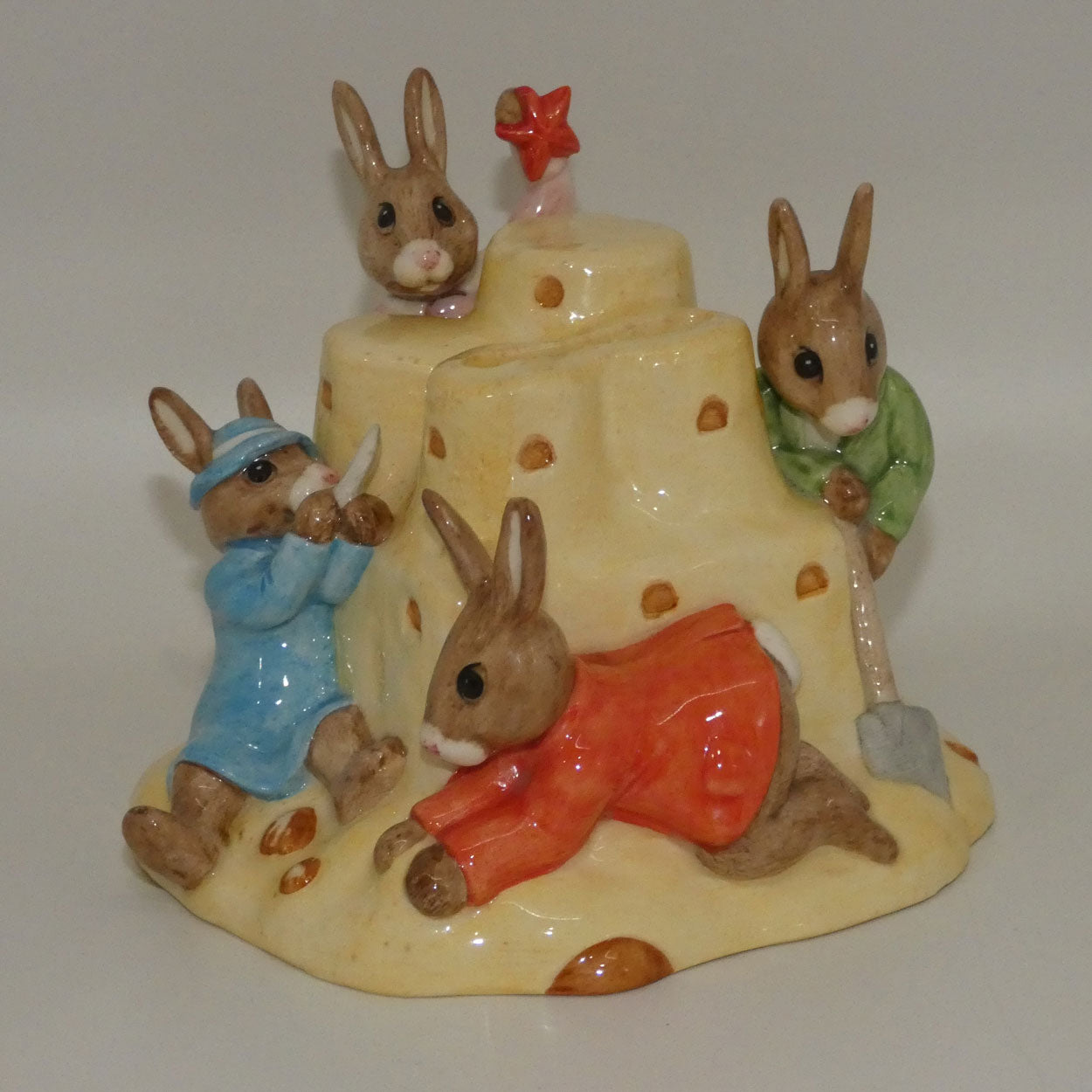 db228-royal-doulton-bunnykins-sandcastle-money-box