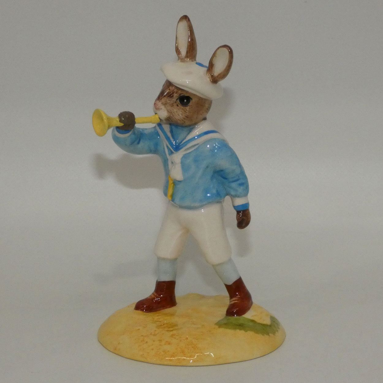 db239-royal-doulton-bunnykins-little-boy-blue