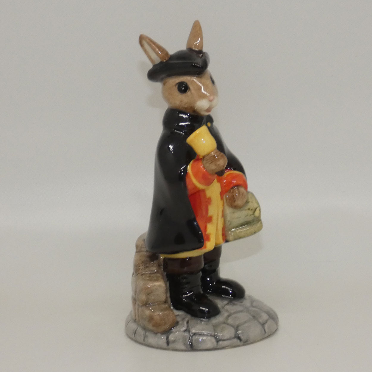 db259-royal-doulton-bunnykins-town-crier
